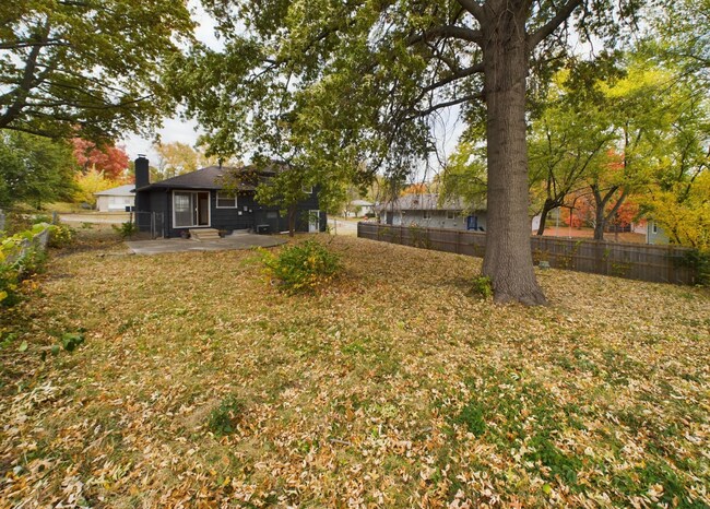 Foto del edificio - Charming 3-bed, 1-bath home with gleaming ...