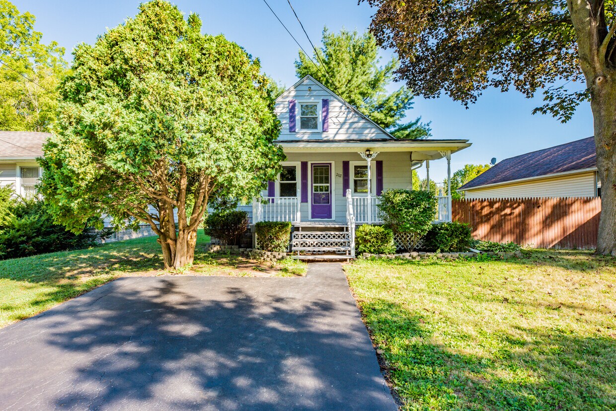 Primary Photo - 202 River Meadow Dr