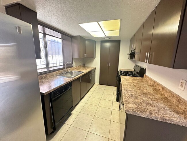 Building Photo - 3863 Rive Gauche St