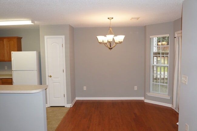 Foto del edificio - Rare 2 bedroom 2.5 bath Townhome located in Fox Creek