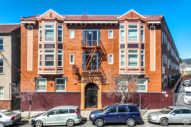 Entrada del edificio - Kensington Manor Apartments