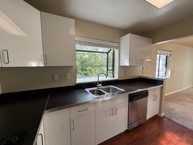 Foto del edificio - Upper level unit in Ashford Ct Walnut Creek