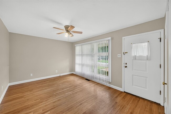 Building Photo - 45 Barton Pl