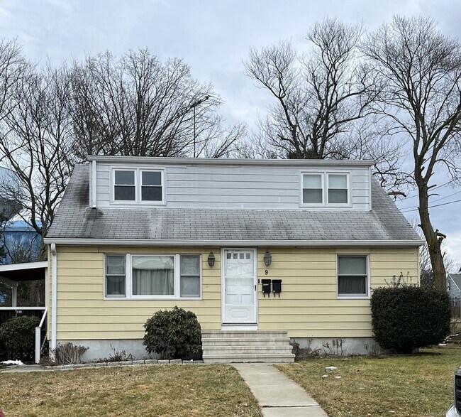 9 Coldspring St Unit UPPER, Norwalk, CT 06850 Room for Rent in Norwalk, CT