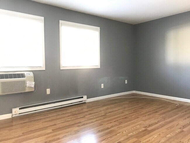 Bedroom - 45 Scarborough Ln