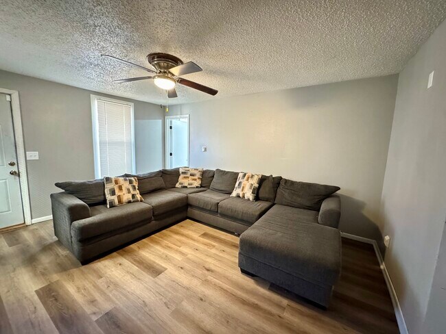 Foto del edificio - 1341 W 4th St