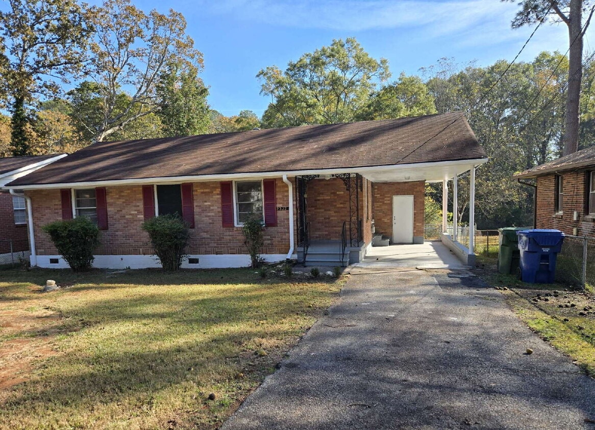 Charming 4-Sided Brick Oasis with Fenced Yard & Hardwood Floors in Atlanta!" - "Charming 2-Bed Oasis with Fenced Yard & H...