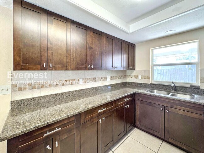 Foto del edificio - 3313 Ottway Dr