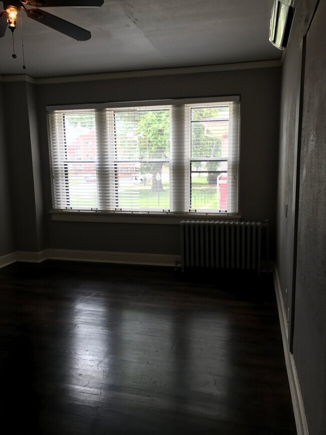 Building Photo - 1235 E Elm St