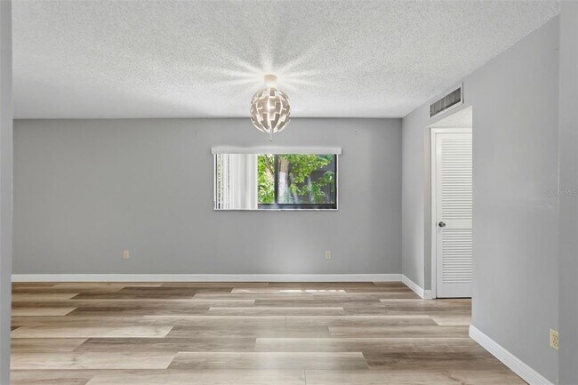 Foto del edificio - 11709 Raintree Village Blvd