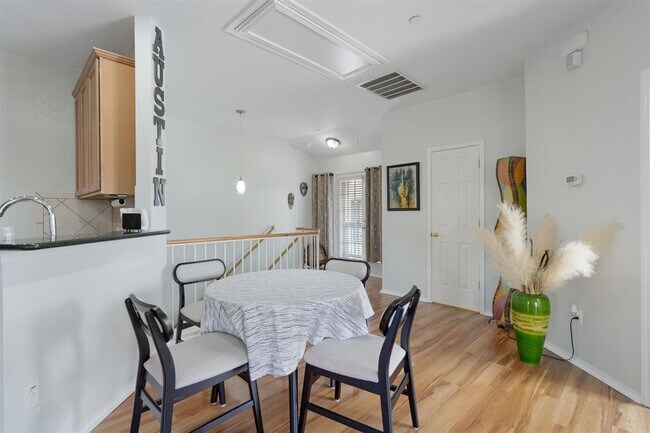 Foto del edificio - 9201 Brodie Ln