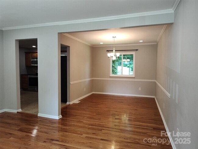 Foto del edificio - 7329 Hounslow Ln