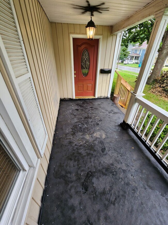 Foto del edificio - Spacious 4-Bedroom, 2-Bathroom Home COMING...