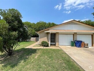 Building Photo - 2204 Berkett Dr