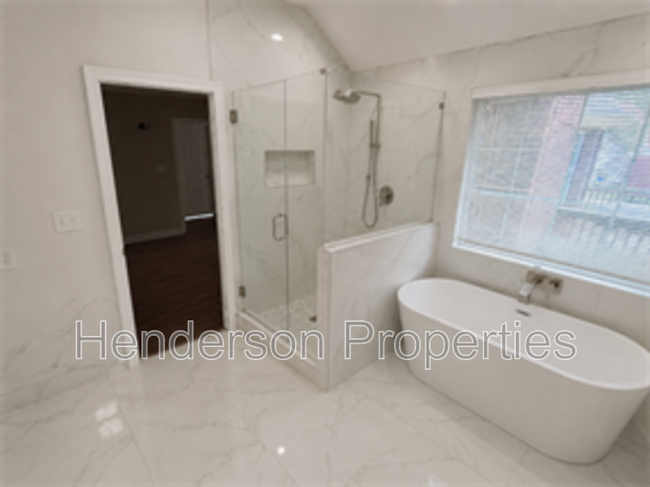 Foto del edificio - 2413 River Chase Dr