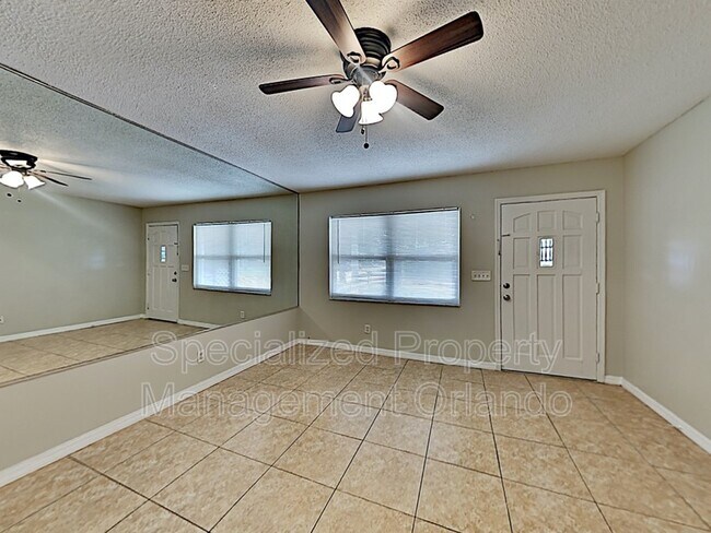 Foto del edificio - 2733 Oak Dr