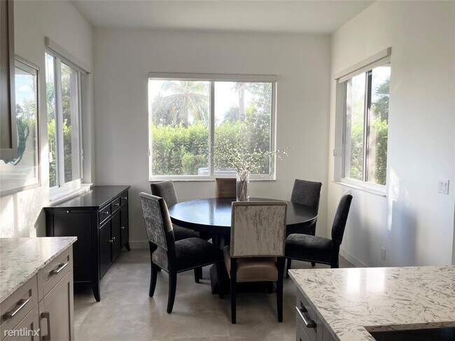 Building Photo - 4 br, 3.5 bath House - 610 Pioneer Way