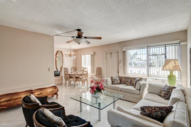 Foto del edificio - 2 br, 1.5 bath Condo - 4044 Exeter C