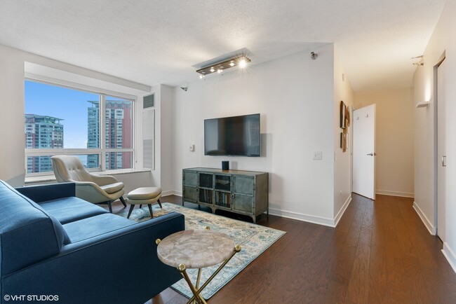 Building Photo - 512 N McClurg Ct