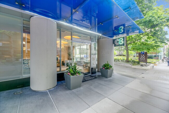 Building Photo - 737 Olive Wy