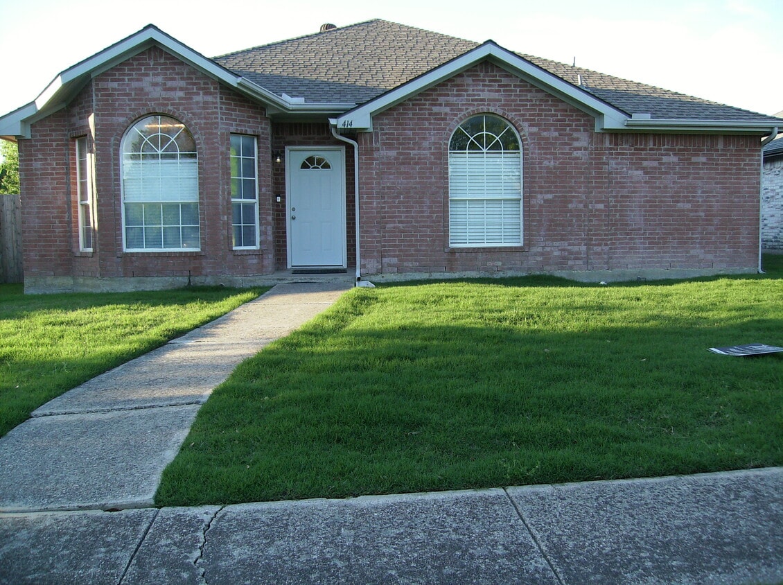 Primary Photo - 414 Fleming St