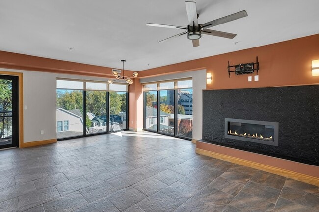 Foto del edificio - 1200 E Walnut St