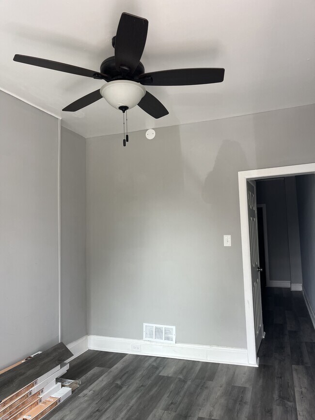 Foto del edificio - 322 E 11th St