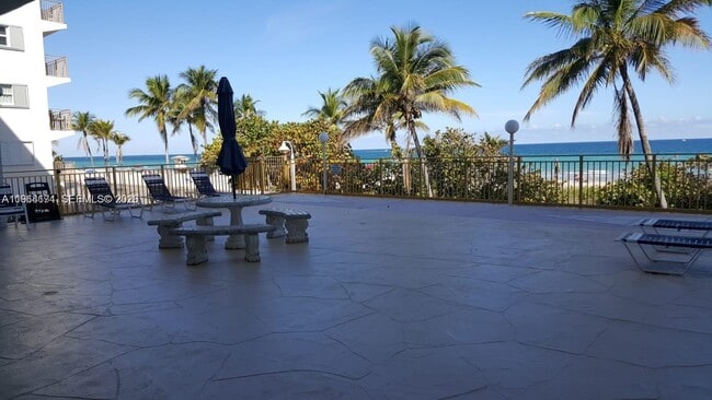 Building Photo - 901 S Surf Rd