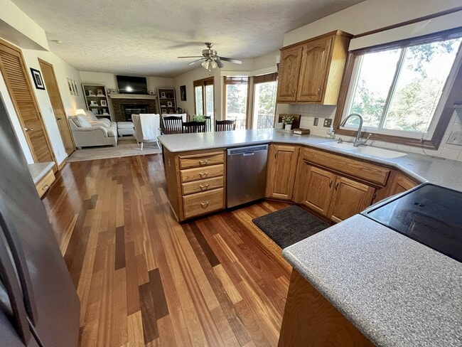 Building Photo - **4 Bedroom 4 Bathroom in Millard**