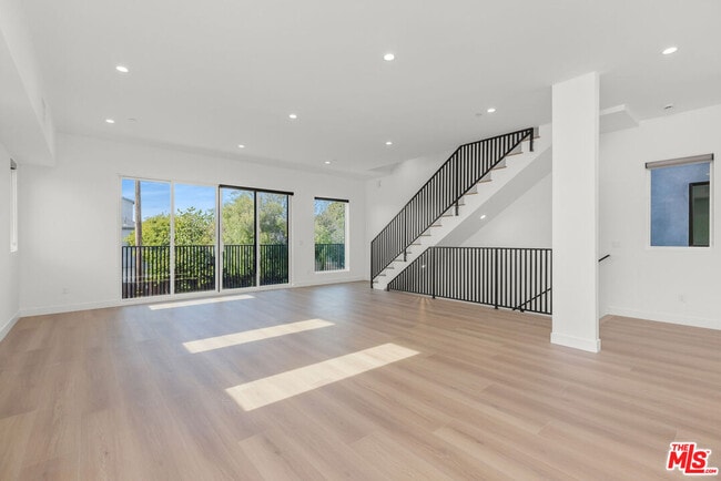 Building Photo - 12706 Pacific Ave