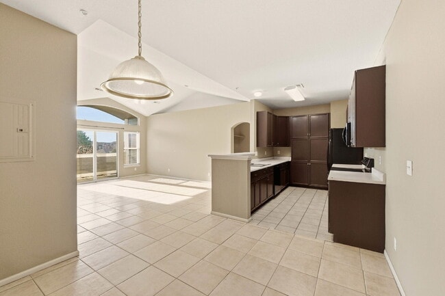 Foto del edificio - 2 Bed 2 Bath Condo With Balcony!