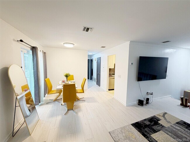 Foto del edificio - 276 Temple Hill Rd