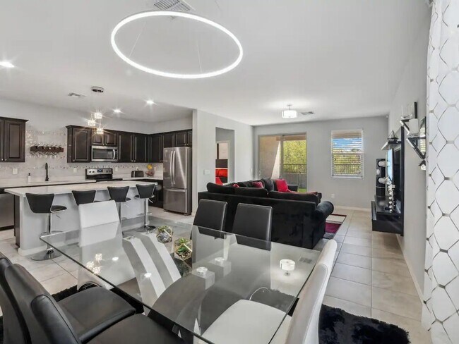 Foto del edificio - Modern and Spacious 3 Bedroom Home, Centra...