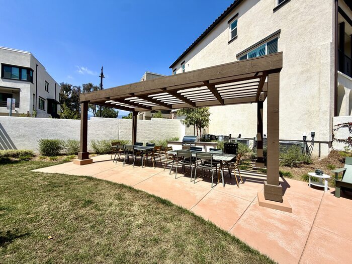 Building Photo - Brand-New Luxury Townhome for Lease in Claremont