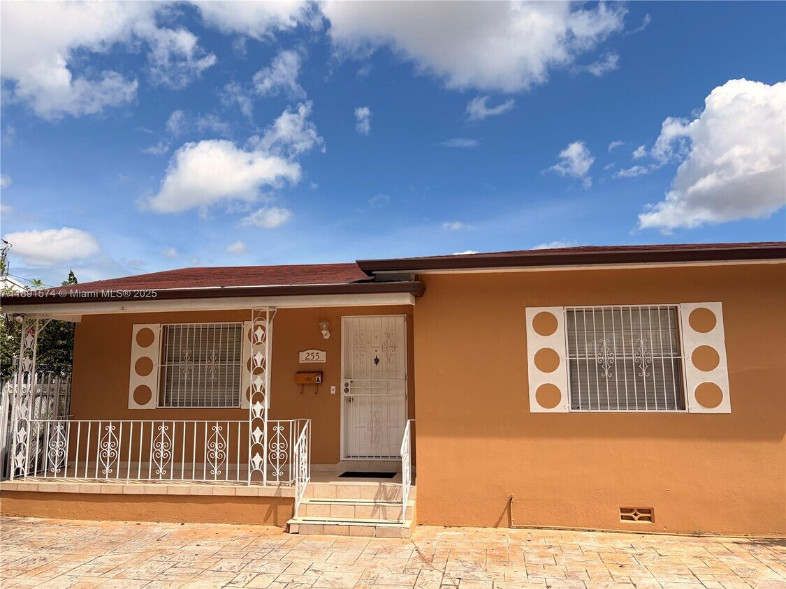 Foto principal - 255 SW 60th Ave
