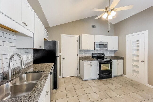 Foto del edificio - 8203 Quail Hollow Ct