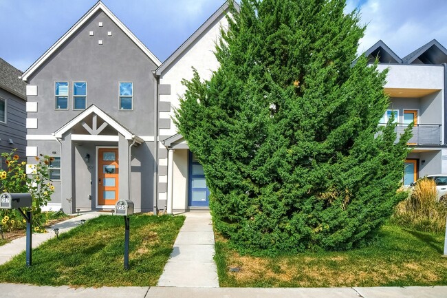 Foto del edificio - 3 Bedroom townhome in Denver
