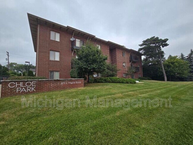 Foto del edificio - 2715 E Maple Rd