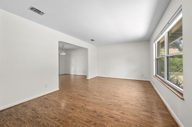 Foto del edificio - 1607 Glencrest Dr