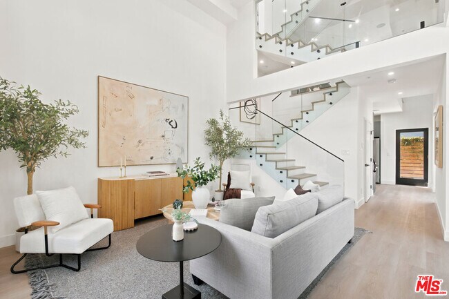 Building Photo - 1159 N Formosa Ave