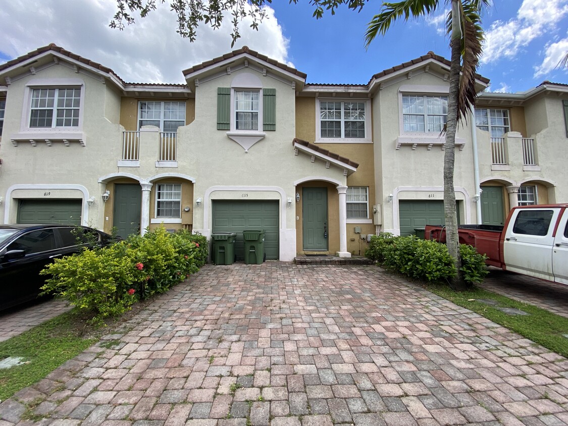 615-ne-21st-ter-homestead-fl-33033-townhome-rentals-in-homestead-fl