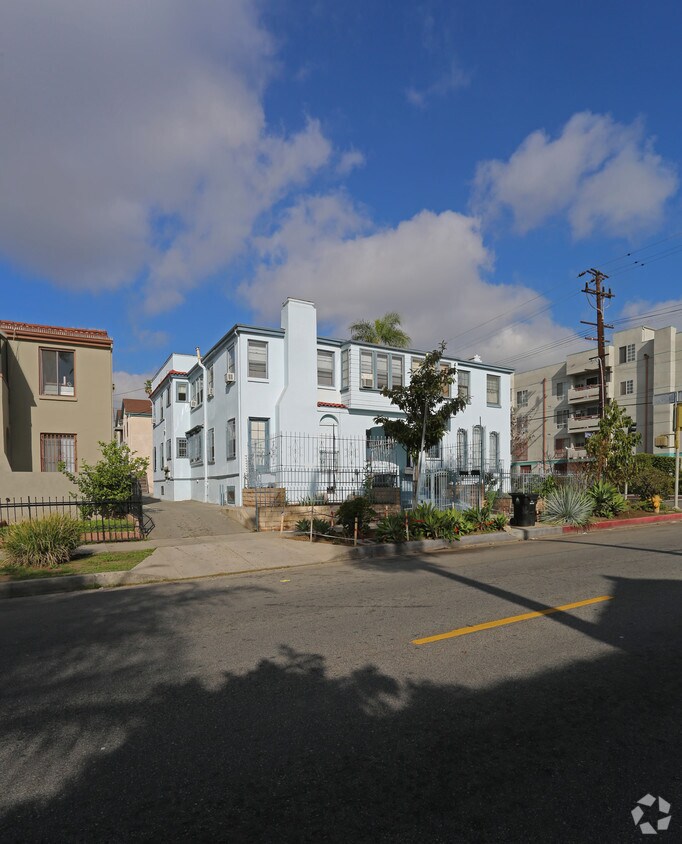 Building Photo - 901 S Catalina St