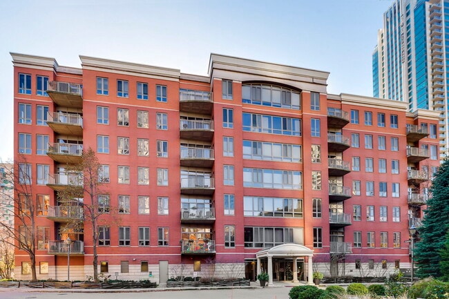 Building Photo - 400 N Clinton St