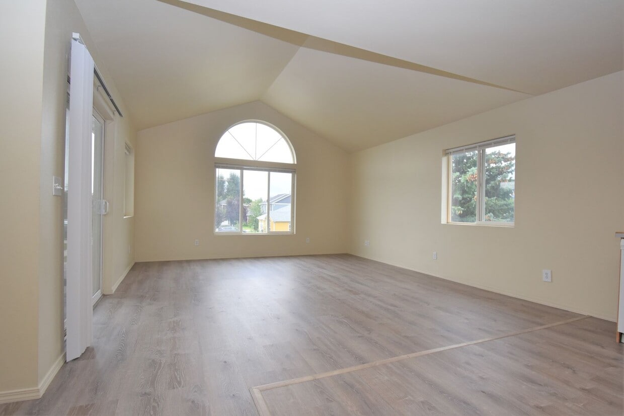 Primary Photo - 509 Hunters Way
