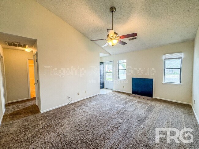 Building Photo - 2108 E 3rd St