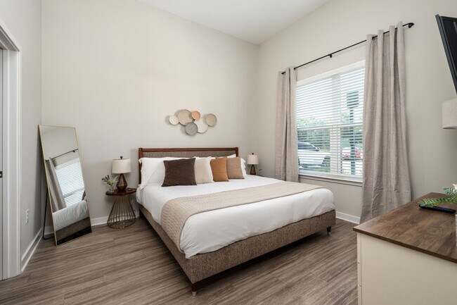 Foto del edificio - 215 Addison Rd