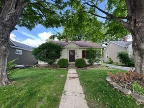 Building Photo - 6215 Indianola Ave