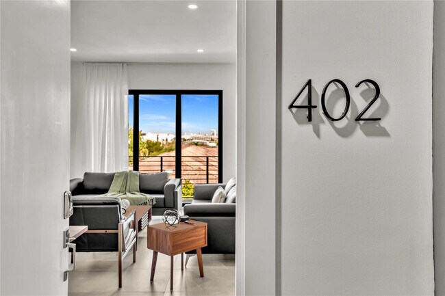 Foto del edificio - 2100 Miami Rd