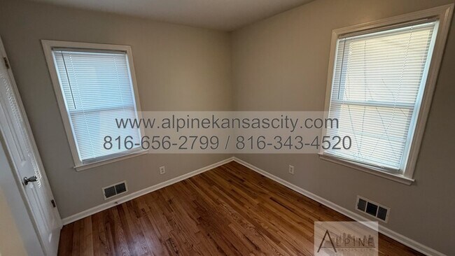 Foto del edificio - South KC Ranch on Cul de Sac, Finished Basement, Section 8 OK!