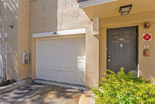 Foto del edificio - 5840 W Sample Rd